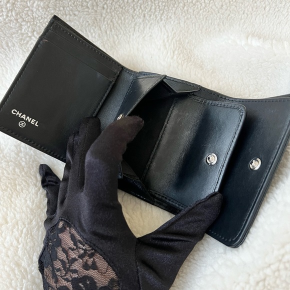 Auth Chanel Black Camellia Tri-fold Compact Wallet - Good Condition - Picture 4 of 16